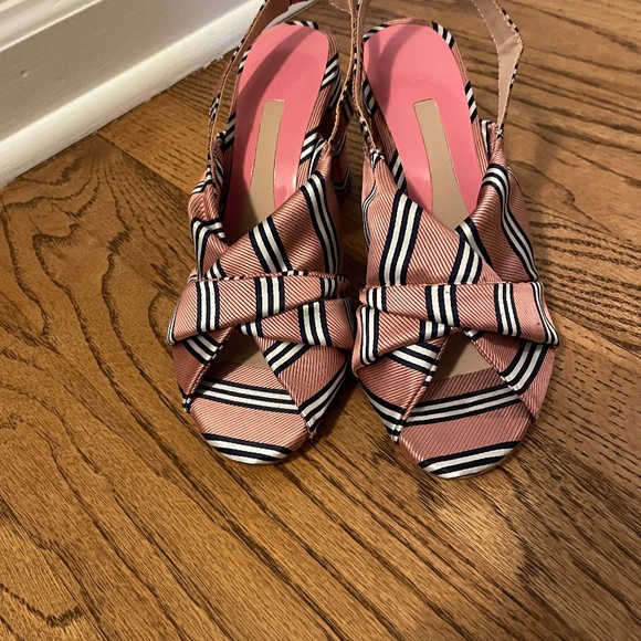 Barbiecore heels with attitude - Picture 5 of 8